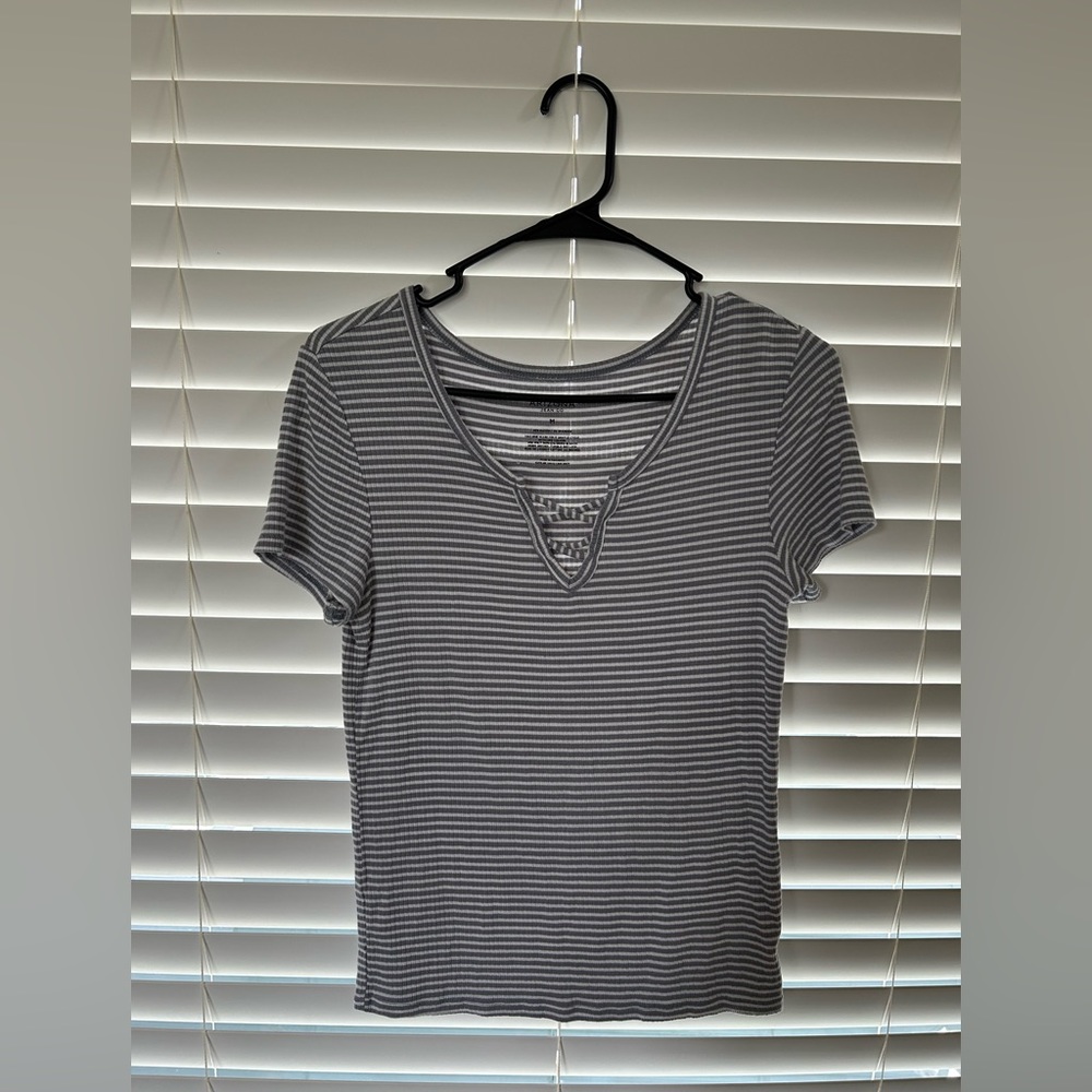 Arizona Jean Co. Striped short sleeve v neck shirt.